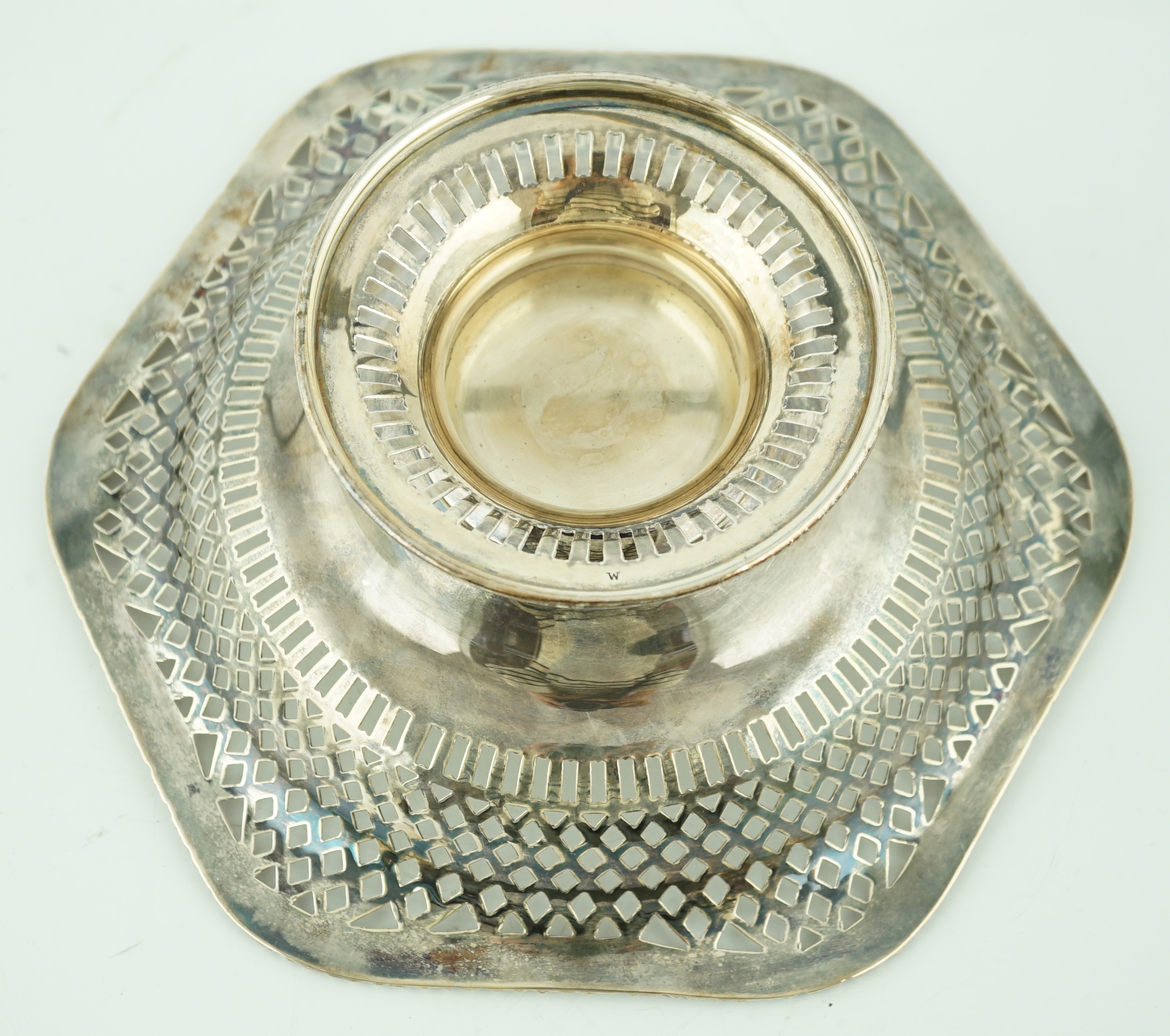 A George V circular silver tazza, by Barker Brothers